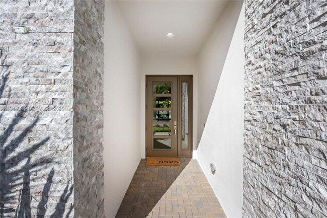 Foto del edificio - 8525 Crystal Downs Ave