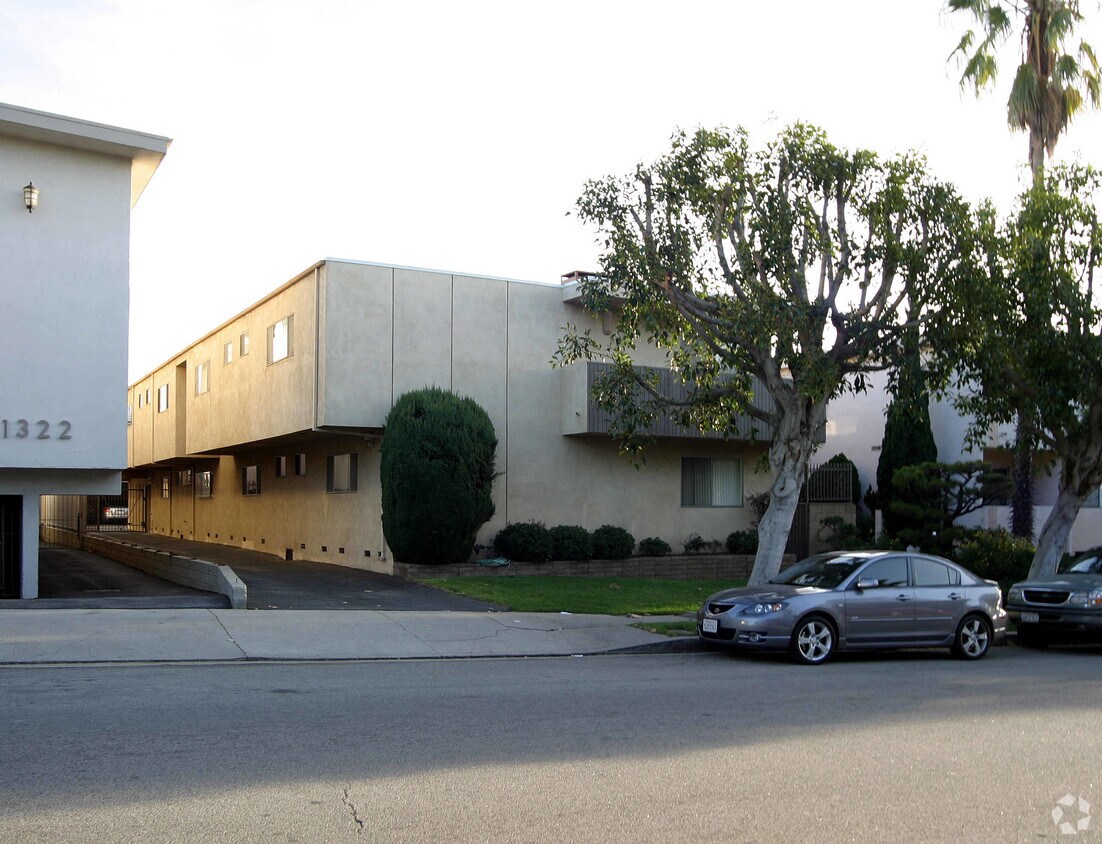 Primary Photo - 1326 S Centinela Ave