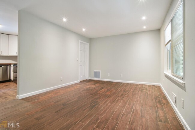 Building Photo - 2897 White Oak Dr
