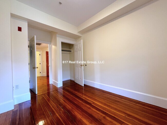 Building Photo - 881 Massachusetts Ave