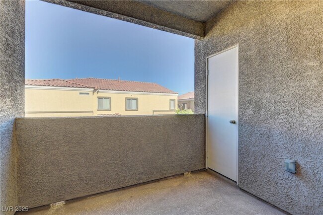 Foto del edificio - 6170 E Sahara Ave