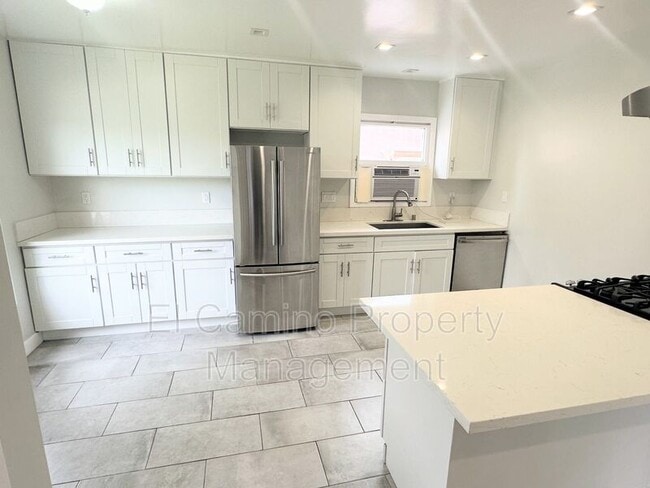 Building Photo - 5024 W 130th St