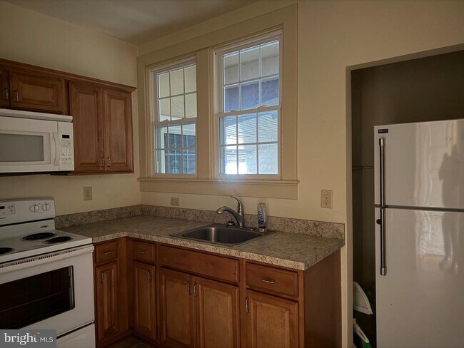 Building Photo - 3 S Church St