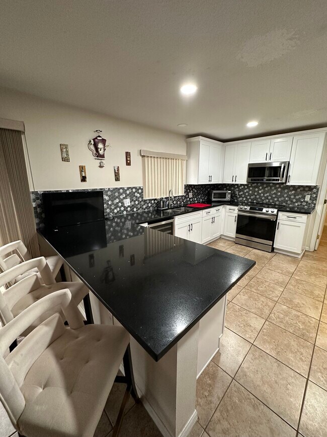 Foto del edificio - 246 Verdi St