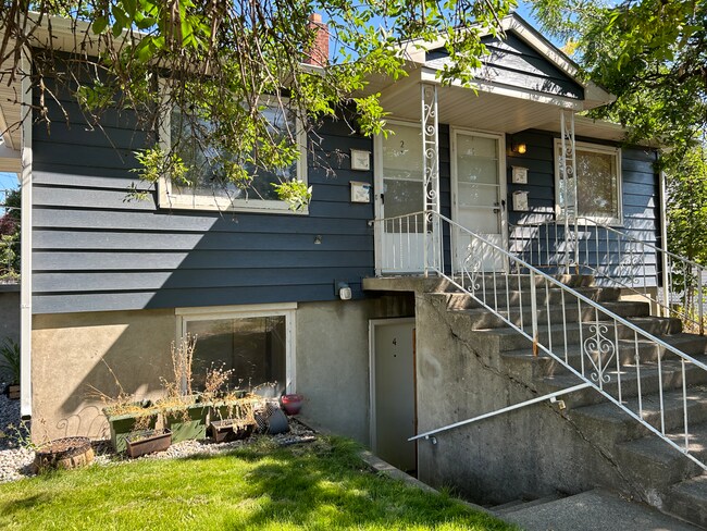 Building Photo - 2901 E Wellesley Ave