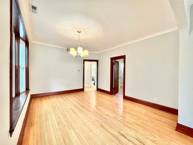 Building Photo - 2652 N Harding Ave