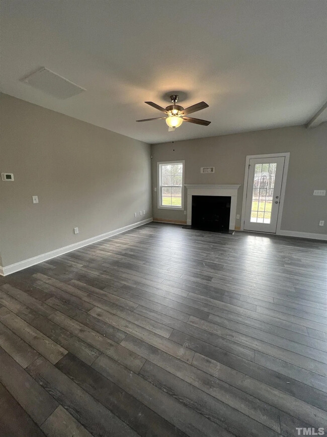 Building Photo - Room in House on Hanover Ct