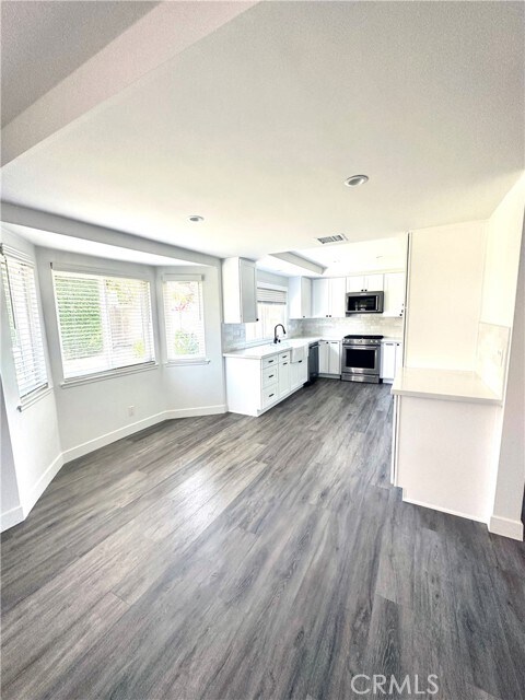Foto del edificio - 8891 Baywood Dr