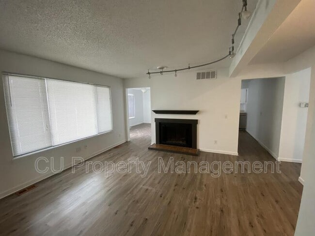 Building Photo - 922 Kara Dr