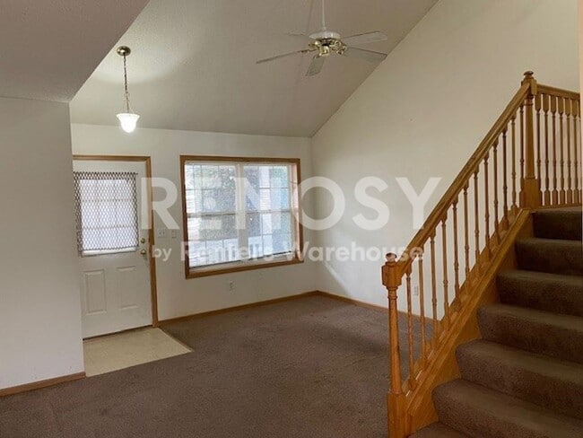 Building Photo - Spacious 3 Bedroom 1.5 Bath Townhome in Chisago City