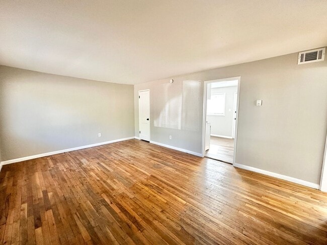 Foto del edificio - 433 Glen View Ct