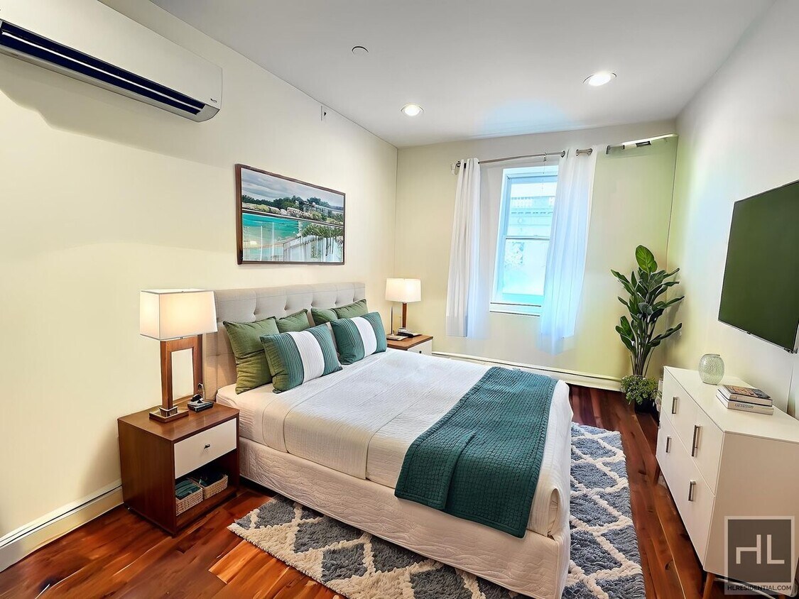 Foto principal - Striver's Row Gorgeous Penthouse 1 Bedroom!