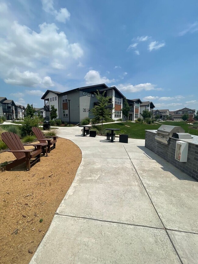 Foto del edificio - Luxury Condo - Water, Sewer, Basic Internet Included!