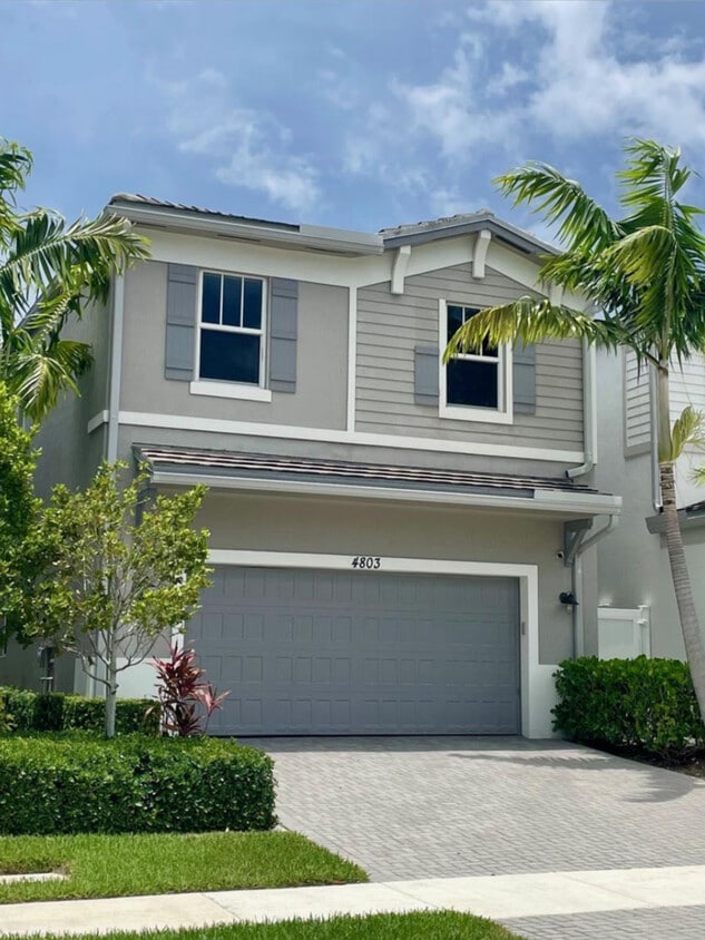 Building Photo - 4803 NW 48th Terrace