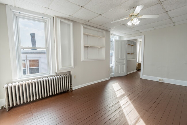 Building Photo - 615 N George St