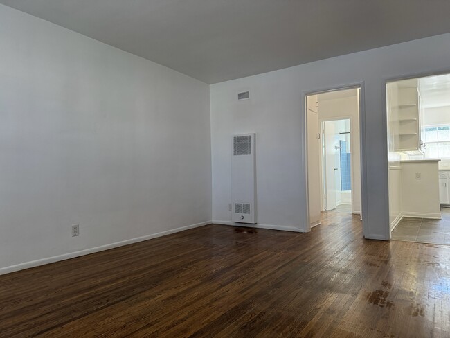 Foto del edificio - 1380 Masselin Ave