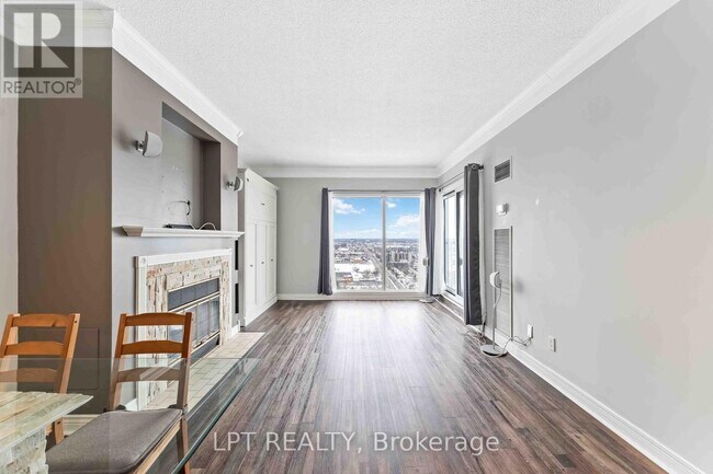 Building Photo - 545 St. Laurent Blvd