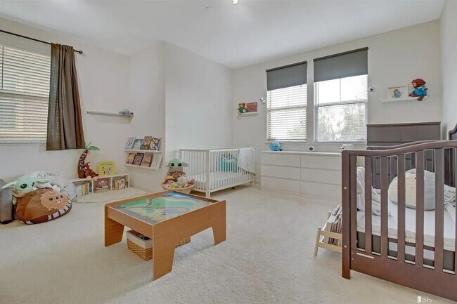 Foto del edificio - 6285 Rocky Point Ct