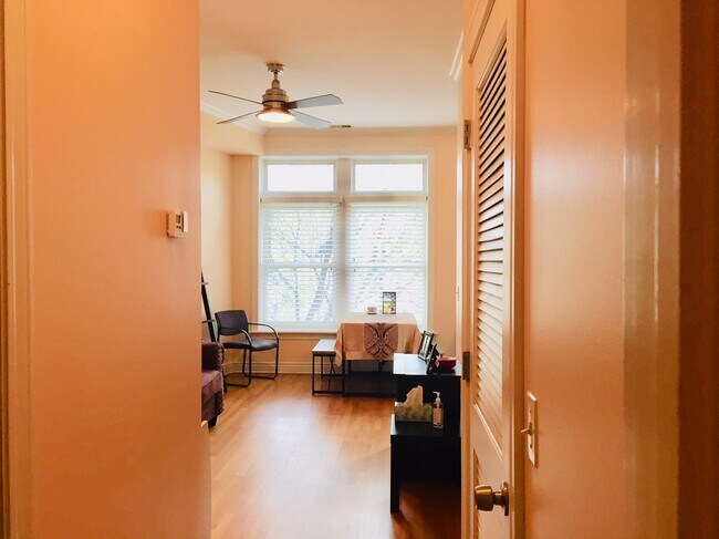 Foto del edificio - 2220 N Sedgwick St