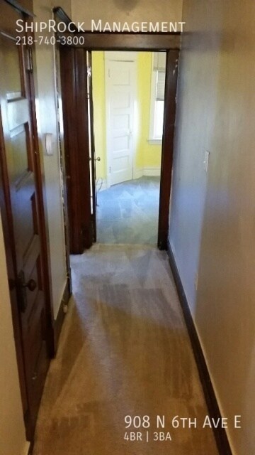 Foto del edificio - 908 North 6th Ave E