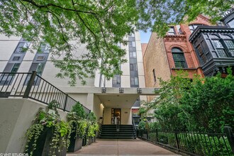 Building Photo - 1339 N Dearborn St