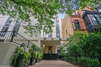 Building Photo - 1339 N Dearborn St