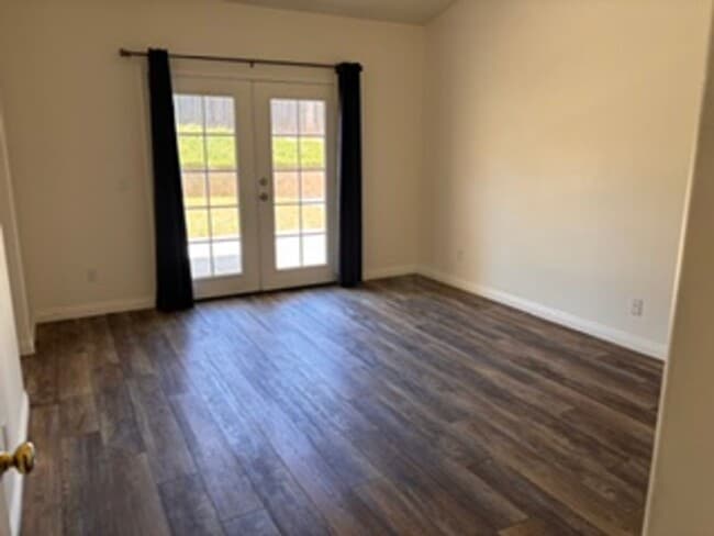 Building Photo - Charming 2-Story Home in a Convenient Tehachapi Location