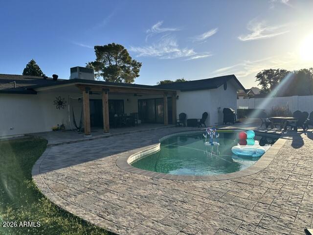 Building Photo - 301 E Royal Palm Rd