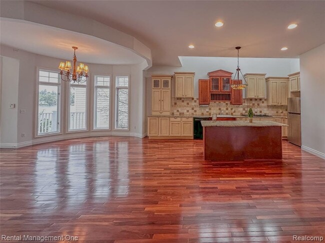 Foto del edificio - 5742 Putnam Dr