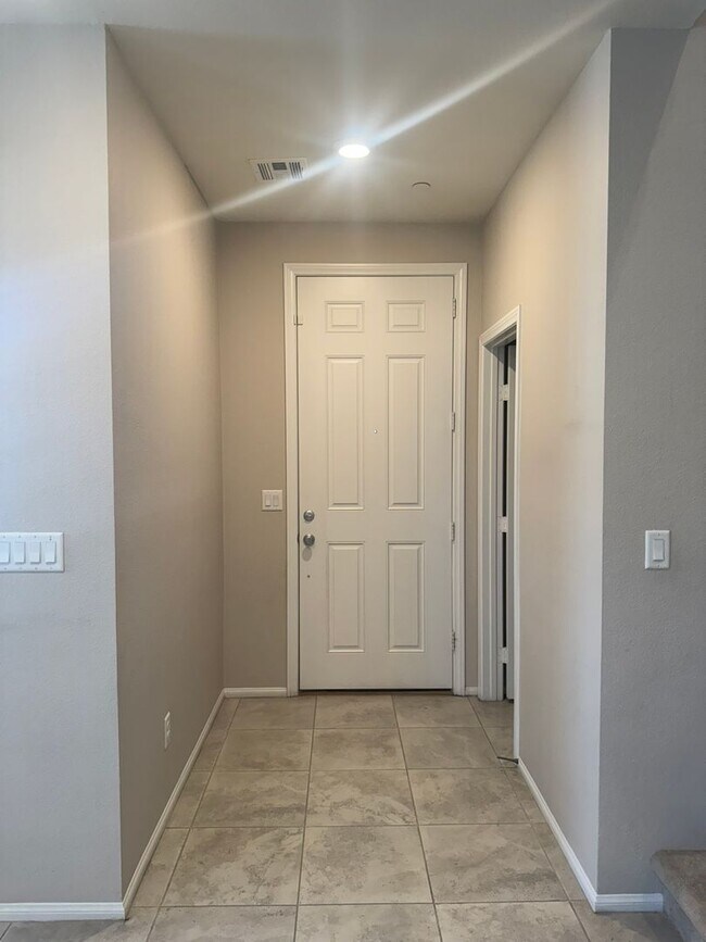 Foto del edificio - Beautifully Upgraded Townhome in Inspirada