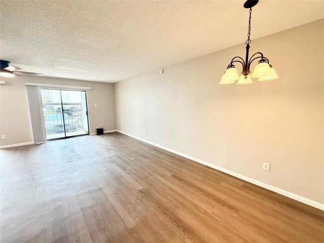 Building Photo - 2816 S Bartell Dr
