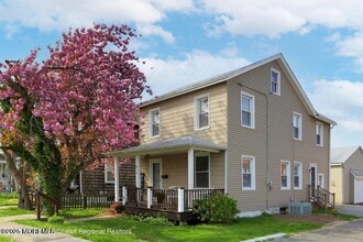 Building Photo - 612 W Sylvania Ave