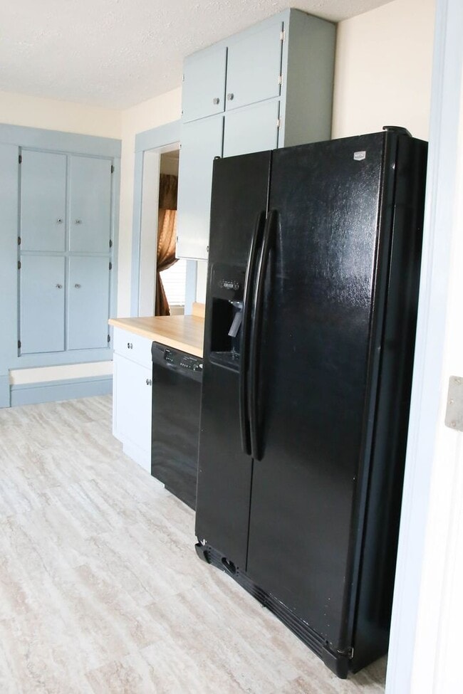 Building Photo - Rent: $1500 - 4 bed home within walking distance to downtown