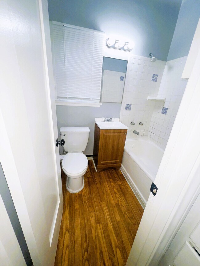 Foto del edificio - 1119 E 4th St