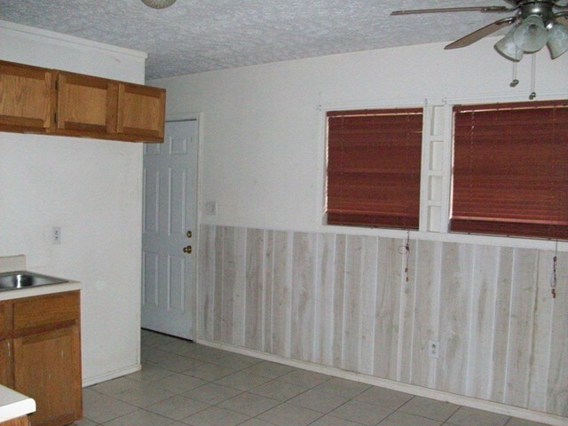 Building Photo - 651 Robert E Lee Pkwy