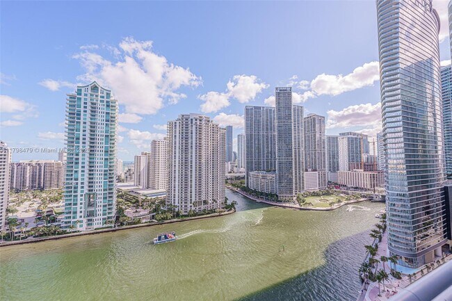 Building Photo - 325 Biscayne Blvd