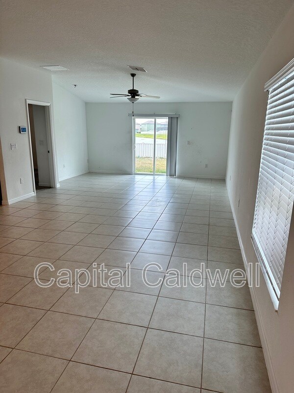 Foto del edificio - 5517 Blue Azure Dr