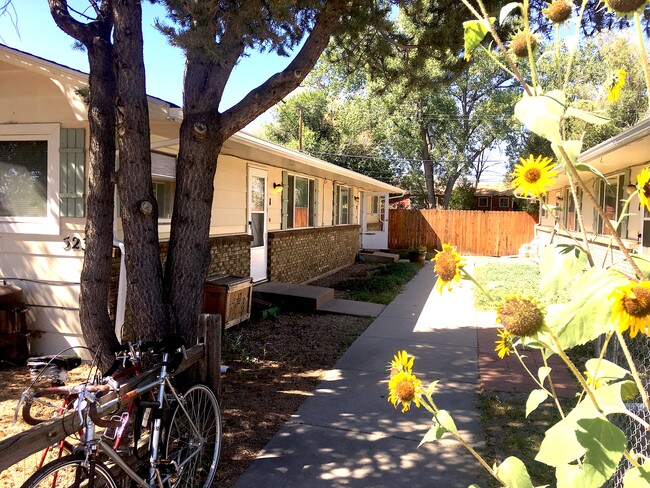 Building Photo - 523 N Bryan Ave