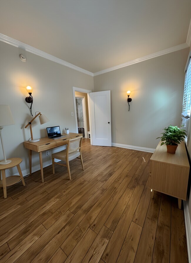 Foto del edificio - 4318 Clinton St