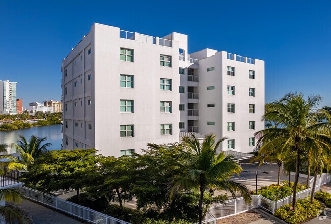 Building Photo - Harbor View