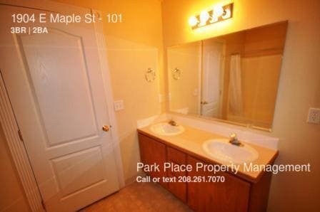 Building Photo - 1904 E Maple St