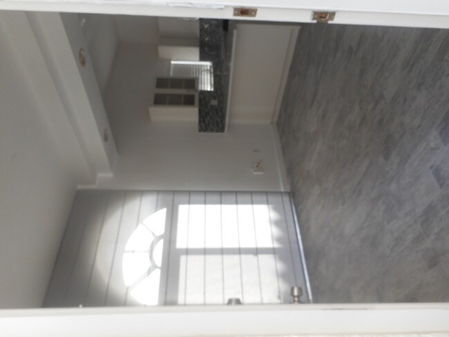 Entrada - 3356 Bird Ave