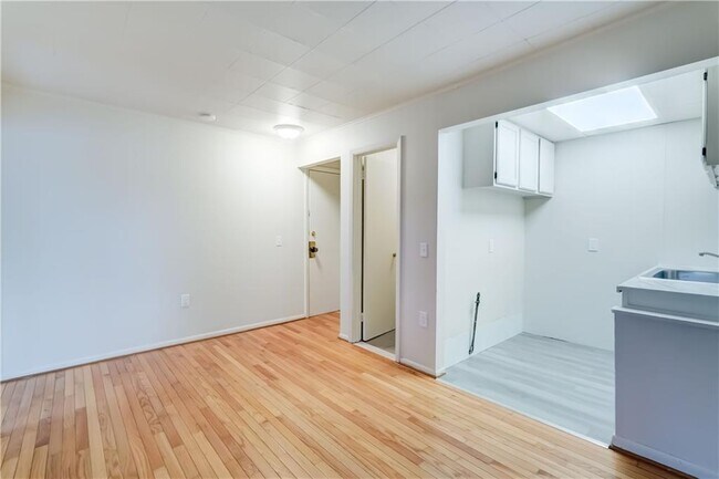 Building Photo - 266 Winton Rd