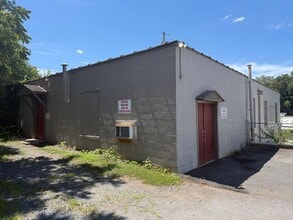 Building Photo - 2202 A Hollins Mill Rd
