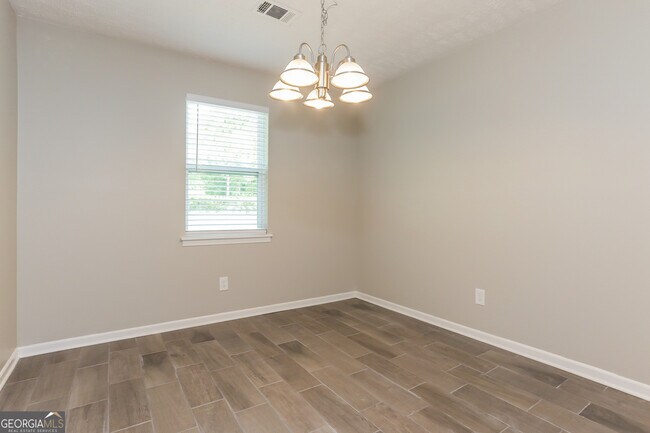 Building Photo - 5819 S Quail Dr