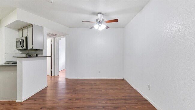 Foto del edificio - 10811 Richmond Ave.