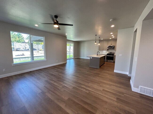 Foto del edificio - 4 Bedroom 3 Bathroom New Home in Lehi