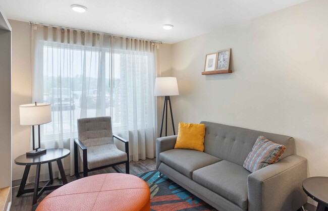 Lobby and Guest Check-in - Extended Stay America - Philadelphia