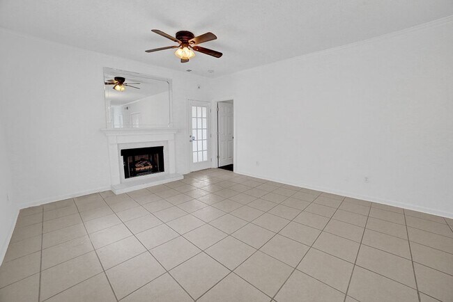 Building Photo - 108 Chase Creek Cir
