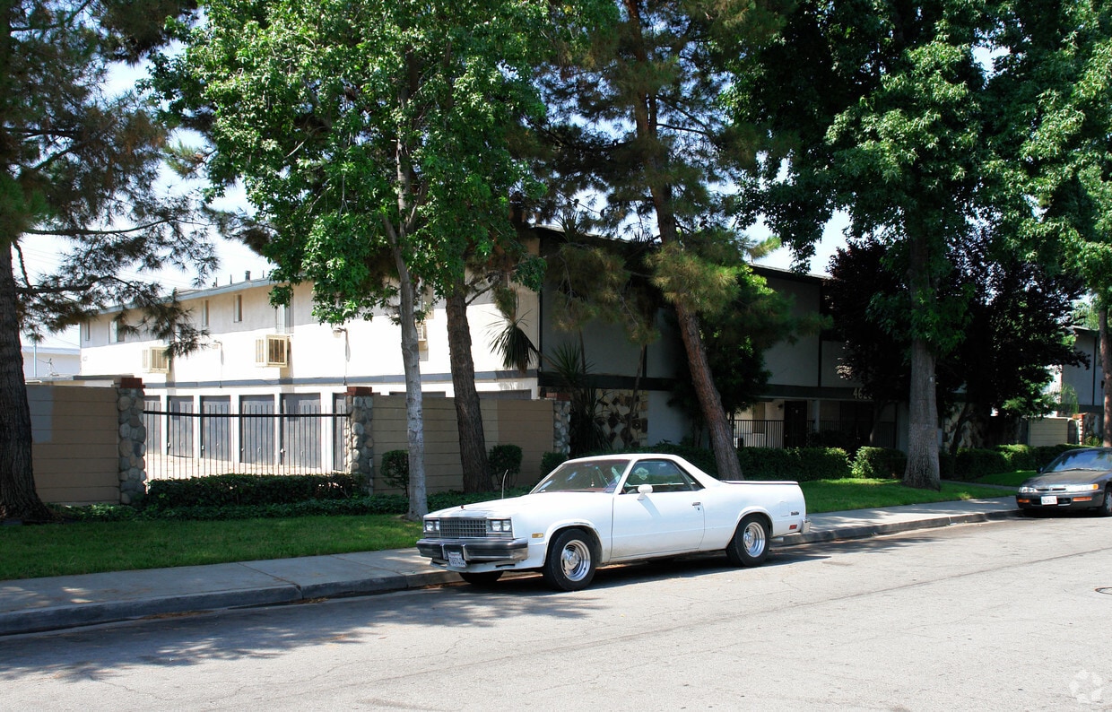 Building Photo - 4623 Canoga St